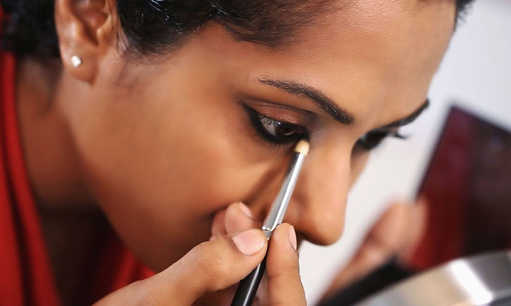 Ways Of Applying Kohl