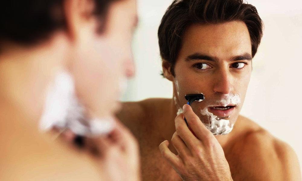 Mistakes men make while shaving