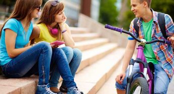 How To Handle A Guy Who Is Flirting With You