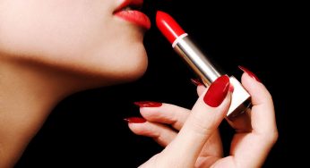 How To Apply Lipstick So That It Stays For Long Hours