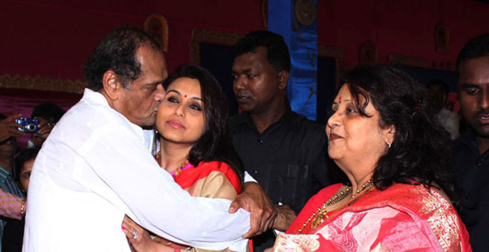 Bollywood daughters with their mothers