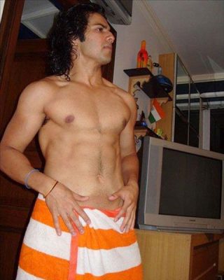 Shocking Unseen Photos Of Varun Dhawan