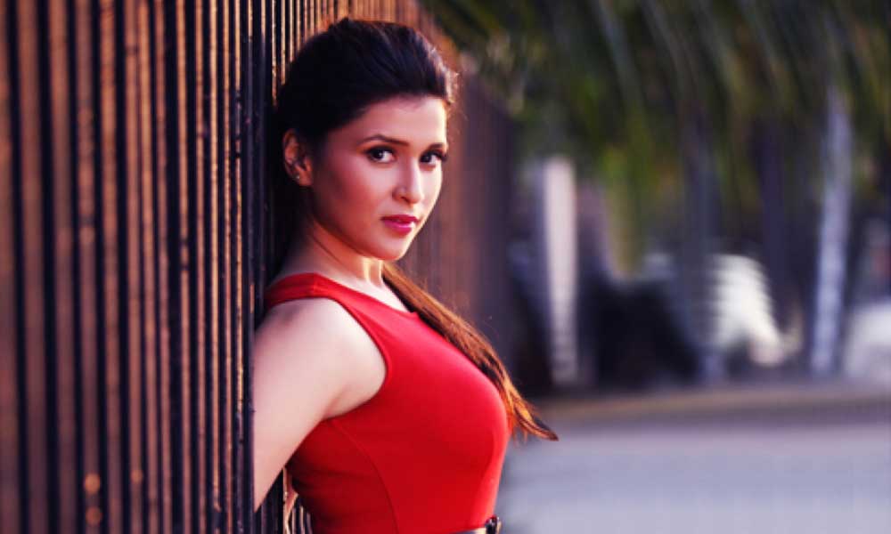 Mannara Chopra's Stunning Pictures