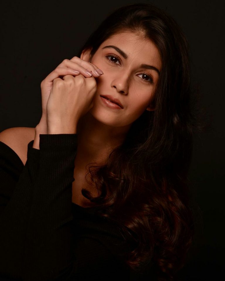 Daughter Of Deepak Tijori : 8 Pictures That Prove Samara Tijori Is A