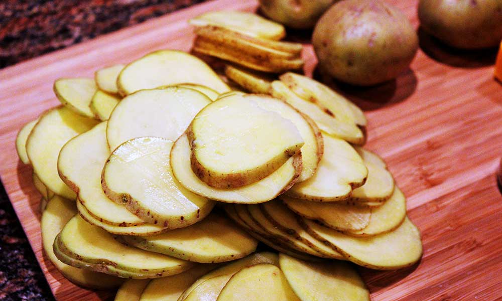 Potato Slice To Prevent Dark Circles