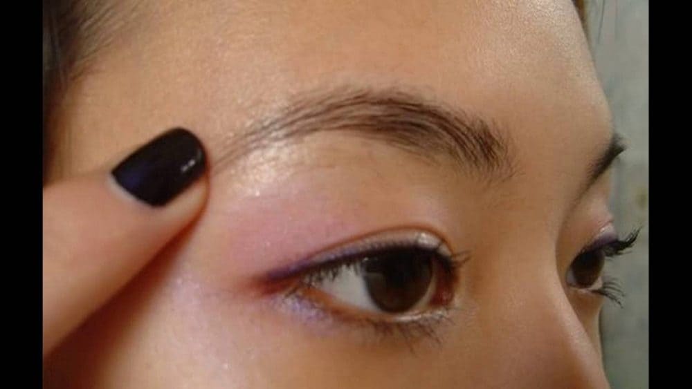 Ladies, Try These Four Ways To Darken Eyebrows!