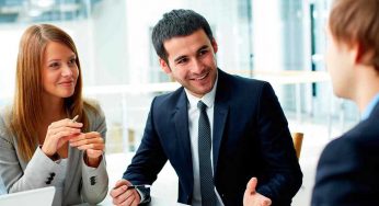 15 Body Language Tricks You Should Adapt To Be Liked By Everyone Around !