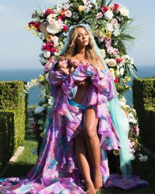 First Picture Of Beyonce With Her Twins