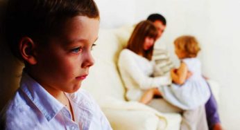 15 People Revealed How They Found Out They’re Not Their Parent’s Favorite Child – It’s Relatable!