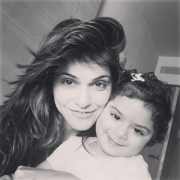 8 Pictures Of Isha Koppikar With Her Daughter That'll Make You Smile!