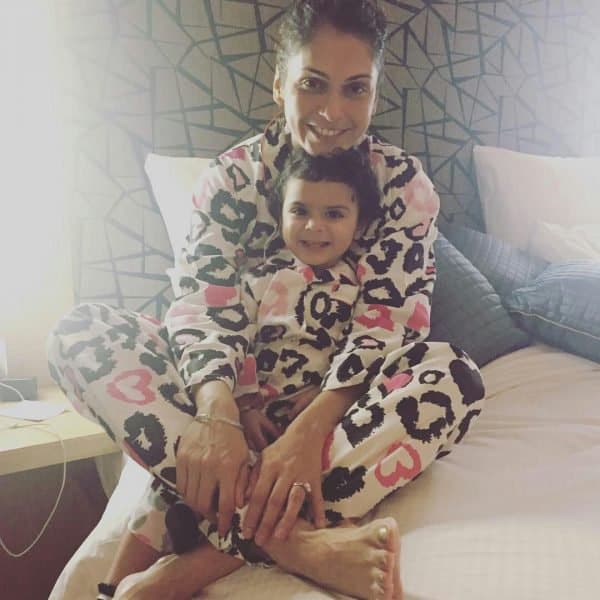 8 Pictures Of Isha Koppikar With Her Daughter That'll Make You Smile!