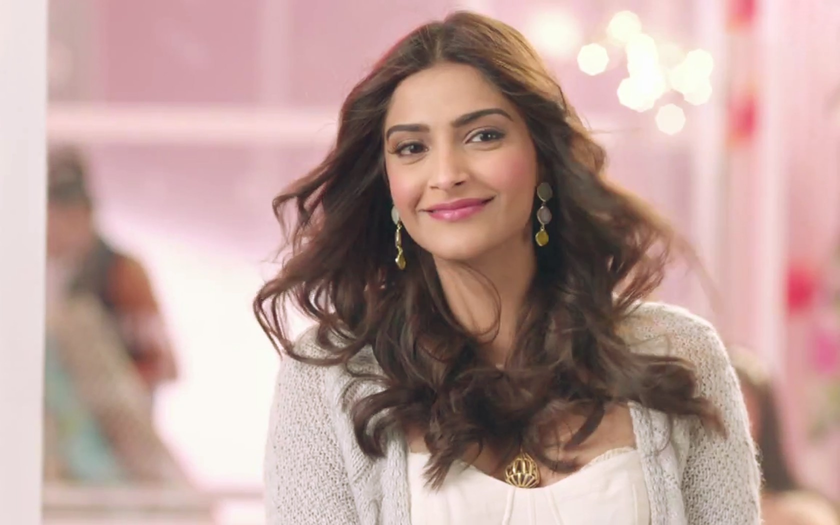 3 Times Sonam Kapoor Has Been Brutally Trolled for Her Motor ...
