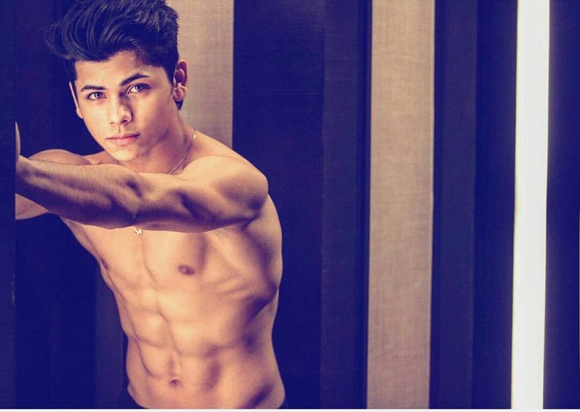 Pics Of Siddharth Nigam His Abs Will Make You Everything Else!