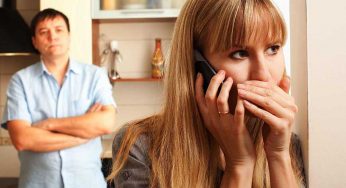 Here’s How Your Boyfriend Reacts When You Are Still In Touch With Your EX