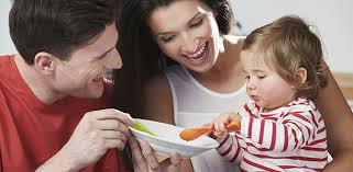 pareants and kids sharing food