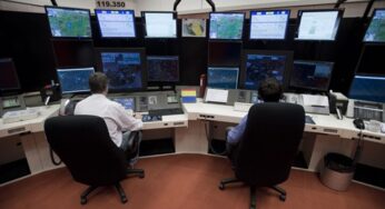 How Air Traffic Controller Traces Routes in the Sky?