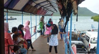 Six killed as tour boat sinks in Thailand