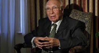 Sartaj Aziz meets Manmohan, stresses good ties with India