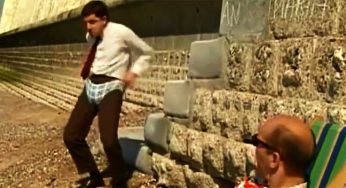 Mr. Bean Classic: How Does Mr. Bean Put On His Underwear