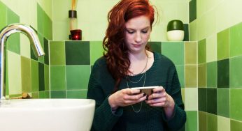 Knowingly Or Unknowingly, All Of Us Indulge In These SmartPhone Habits That Affect Our Well-Being!