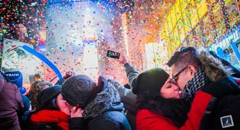Welcome The New Year By Kissing When The Clock Strikes 12!
